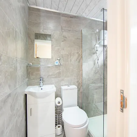 Cosy One Bedroom Flat - Fantastic Location *