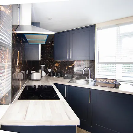 Cosy One Bedroom Flat - Fantastic Location Apartment