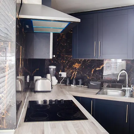 Cosy One Bedroom Flat - Fantastic Location *