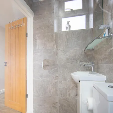 Cosy One Bedroom Flat - Fantastic Location *