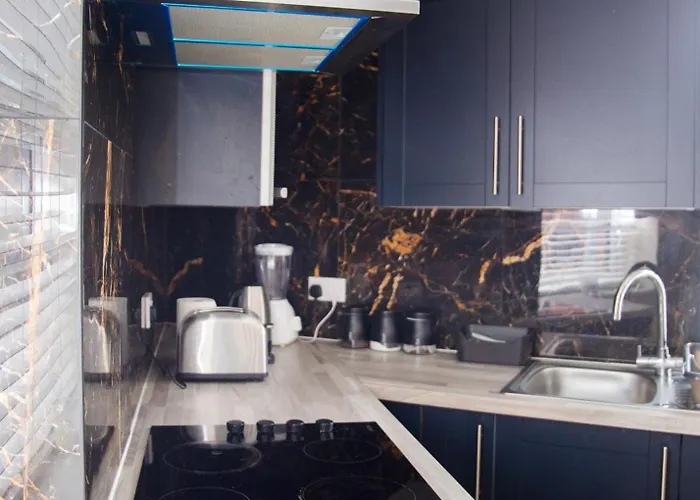 Cosy One Bedroom Flat - Fantastic Location *